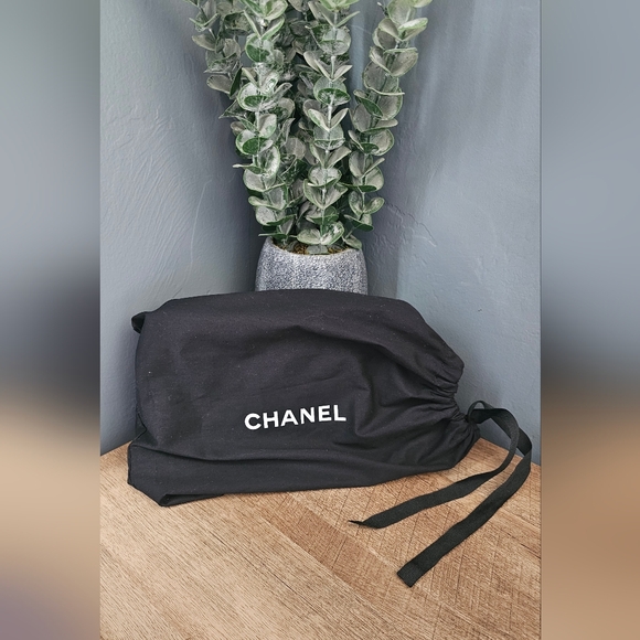 CHANEL East West Lambskin Quilted Bag - Picture 10 of 11